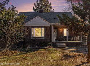 1530 Hubbard St, Garden City, MI 48135