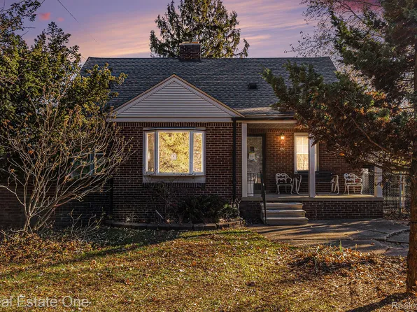 1530 Hubbard St, Garden City, MI 48135