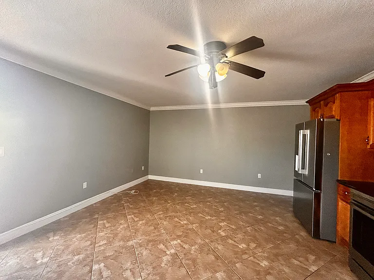 156 Marina Ave — Photo 16