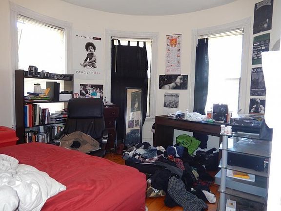 4th image of 165 Chestnut Ave #1