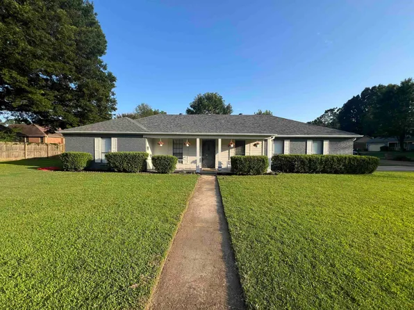 6679 Lake Valley Dr, Memphis, TN 38141