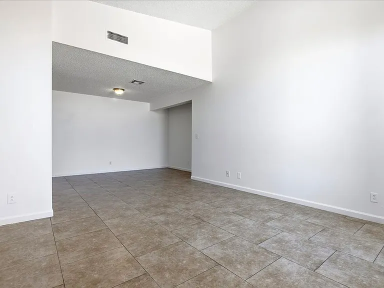 31601 Avenida Maravilla — Photo 7