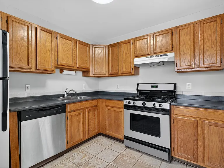 4202 Waltham Ct — Photo 22