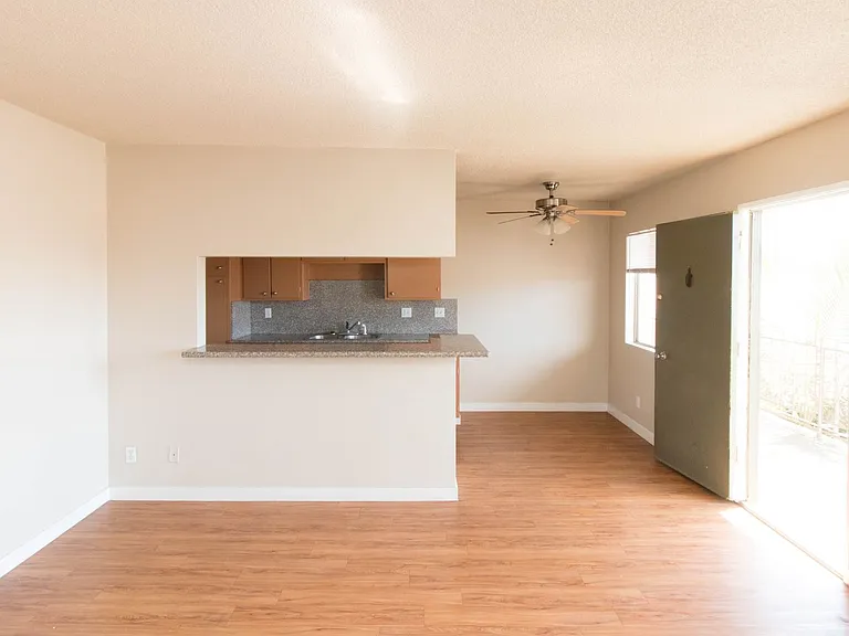 645 Lime Ave — Photo 17