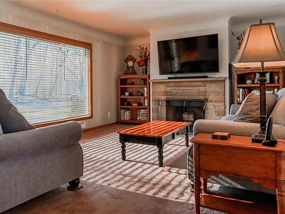 4th image of 5989 Edgebrook Blvd