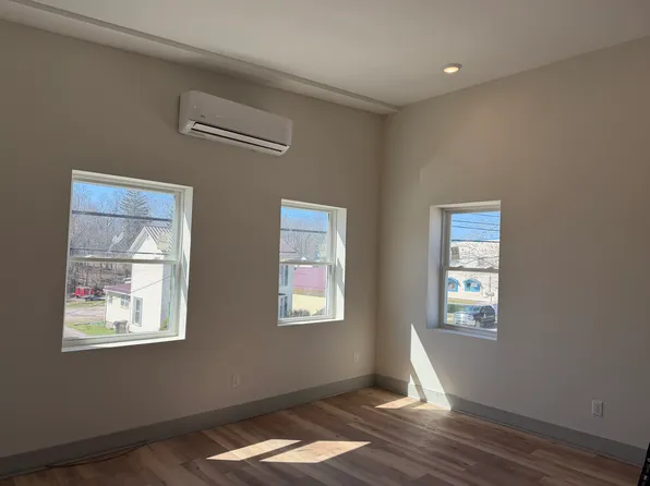 14 W Main St #E, Alexandria, OH 43001