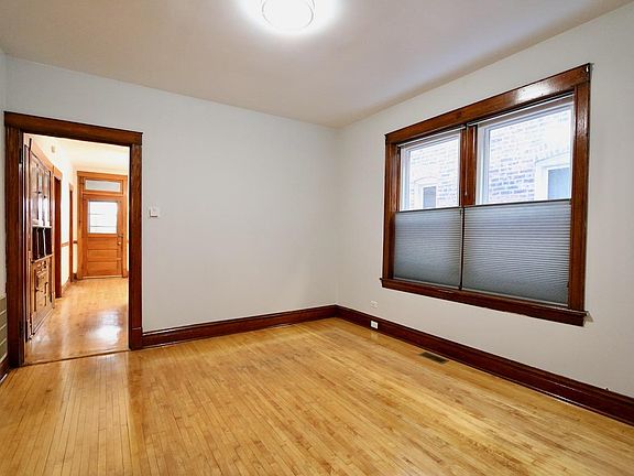 2nd image of 2319 W Iowa St #1R