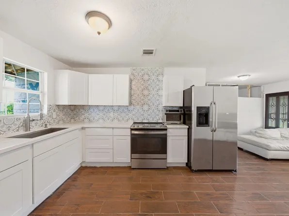 7511 Arnim St, Houston, TX 77087