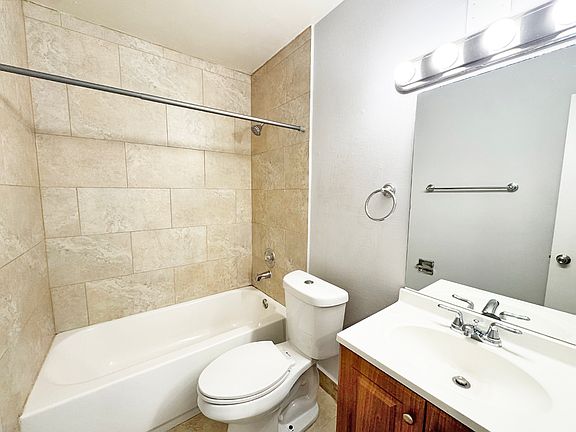 5th image of 4411 Treehouse Ln APT 24G