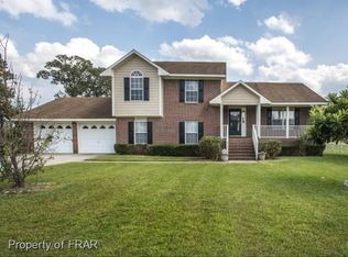 102 Hollow Ln, Raeford, NC 28376