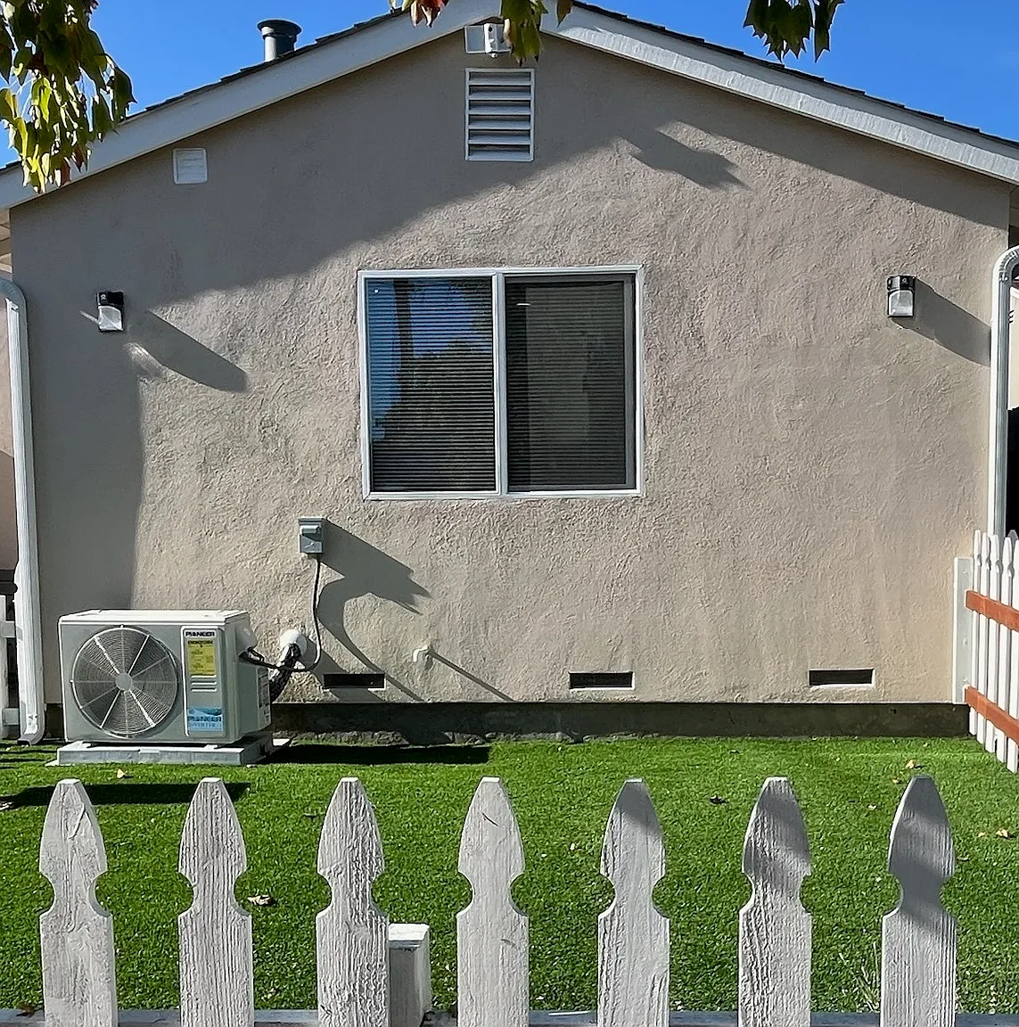 324 Nassau Ln — Photo 1