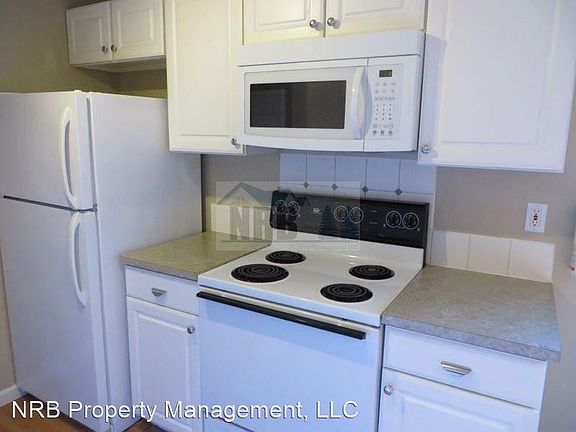 3rd image of 13071 Pacific Hwy SW Unit D