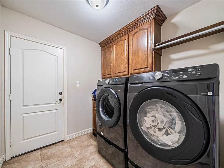 2602 Retta Dr — Photo 28