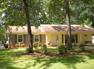 4804 Chaucer Dr, Greensboro, NC 27407