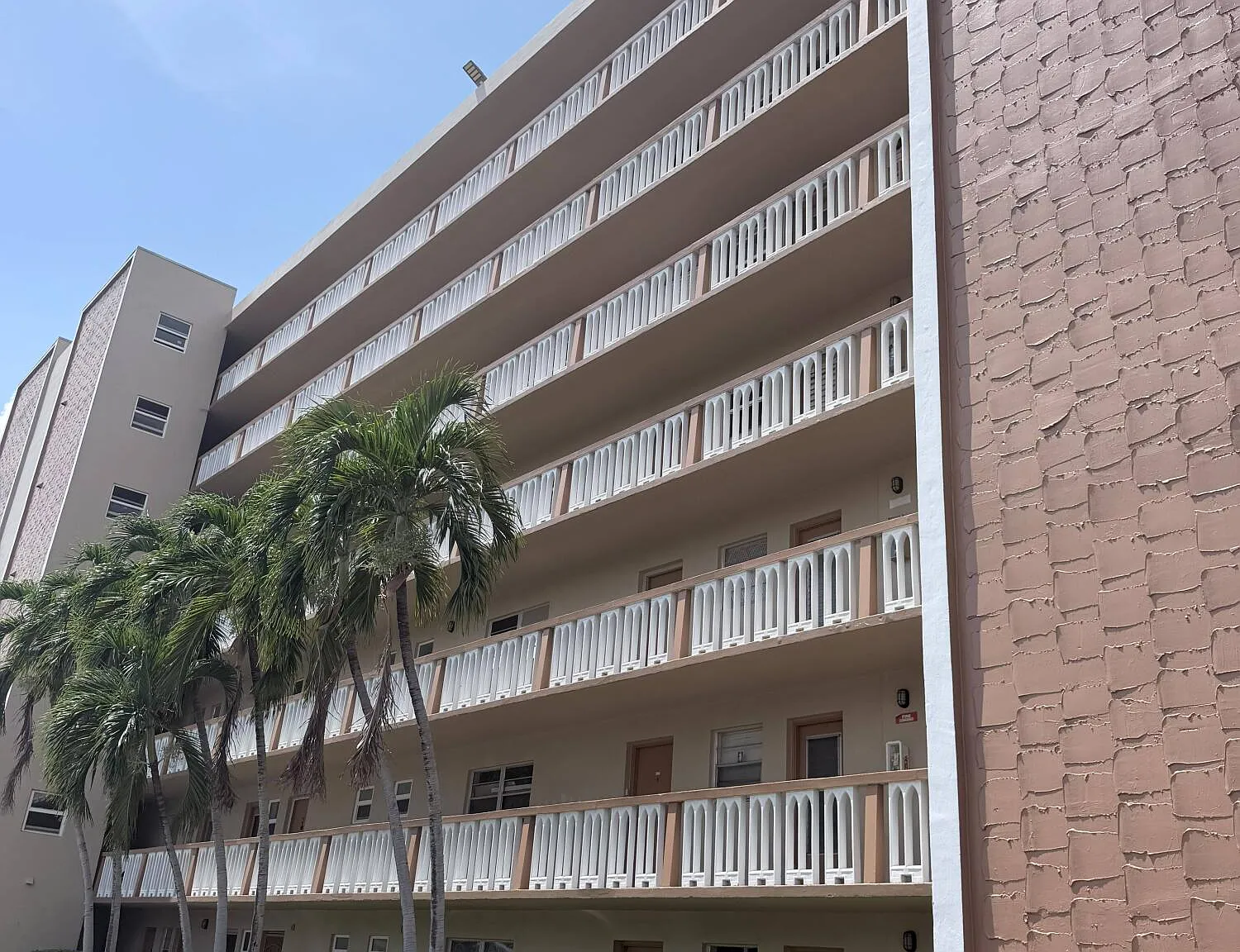 2 bed, 2.0 bath, 1092 sqft, $2,400 — Photo 4