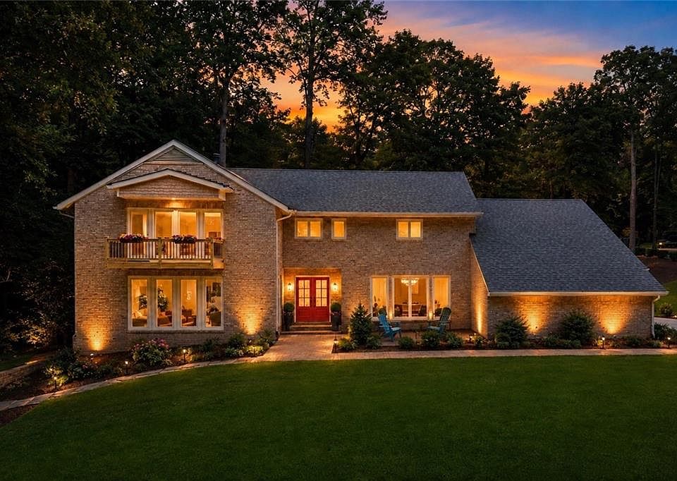 1st image of 165 River Park Dr