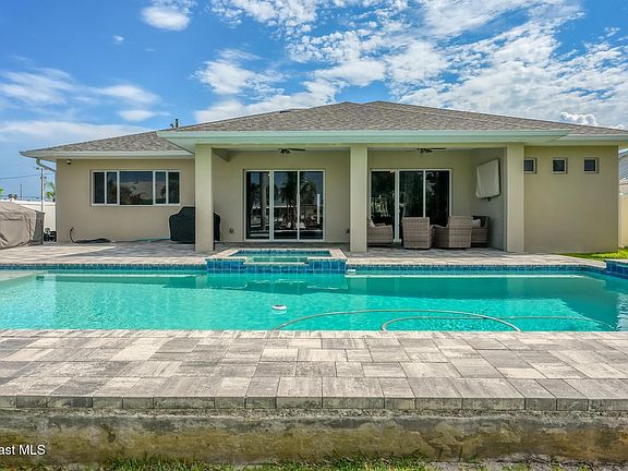 3rd image of 318 Angelo Ln