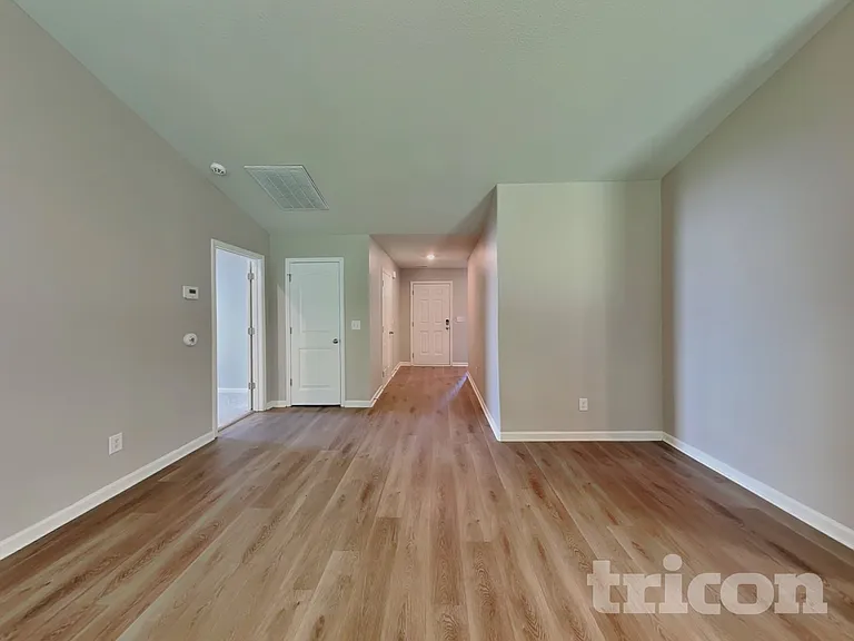 145 Bounding Ln — Photo 2