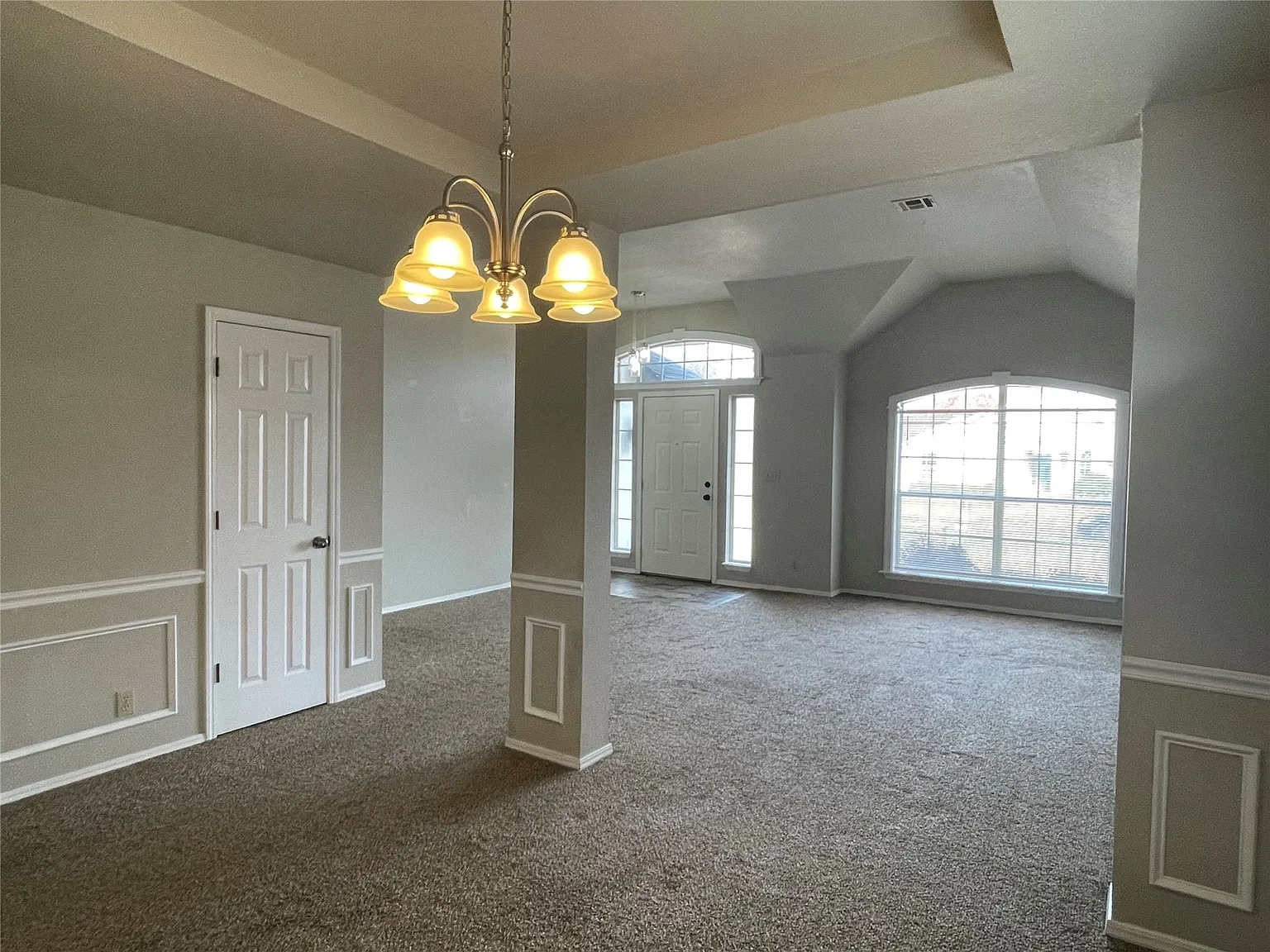 3 bed, 2.0 bath, 1818 sqft, $1,750 — Photo 3