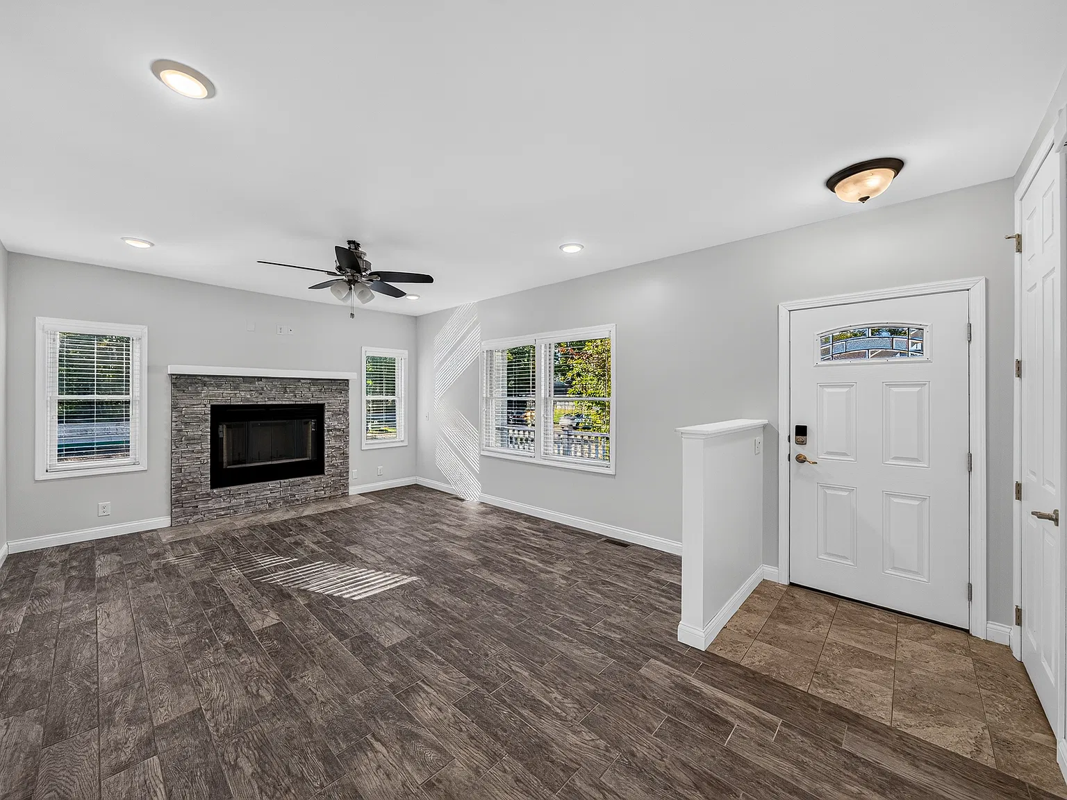 5 bed, 3.5 bath, 3137 sqft, $4,995 — Photo 2