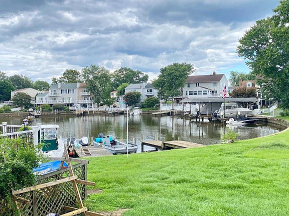 2nd image of 111 Breakwater Ct