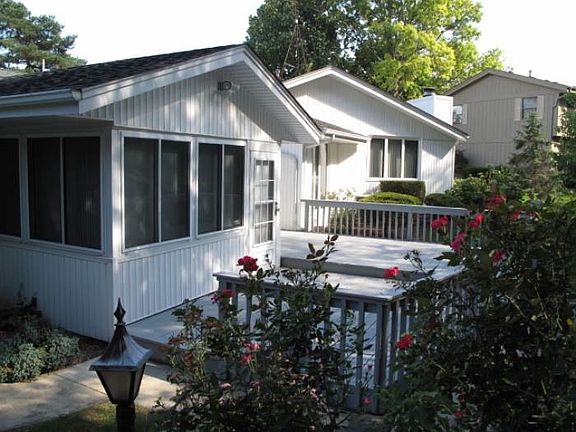 2nd image of 5801 Creekside Ln