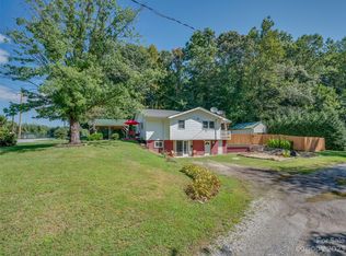 114 Bearwallow Rd, Hendersonville, NC 28792