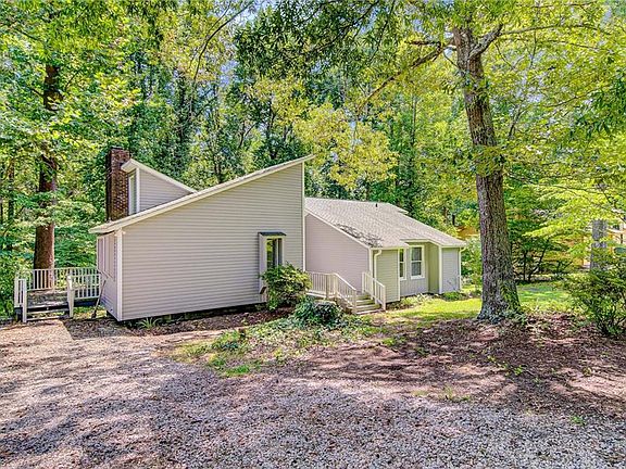 3rd image of 2409 Shelia Dr