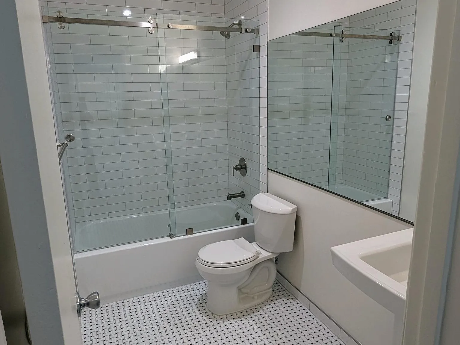 2 bed, 820 sqft, $3,500 — Photo 4