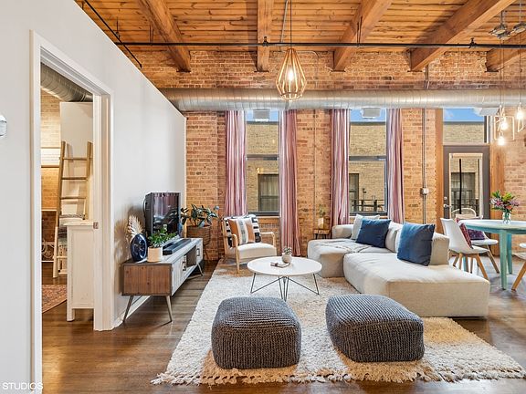 3rd image of 2511 W Moffat St APT 206