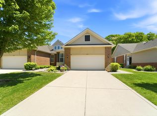 8745 Forest Glen Ct, Saint John, IN 46373