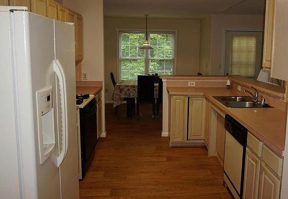 4th image of 112 Hamlin Dr