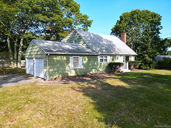 2nd image of 121 Aspatuck Road