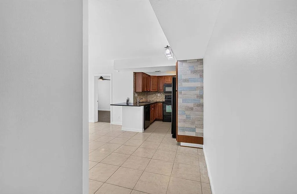 706 Executive Center Dr — Photo 4