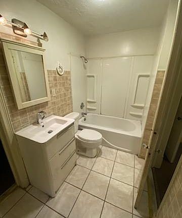 3rd image of 2303 W McKinley Ave Unit 2