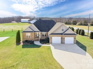 884 Clear Creek Cir, Lincolnton, NC 28092