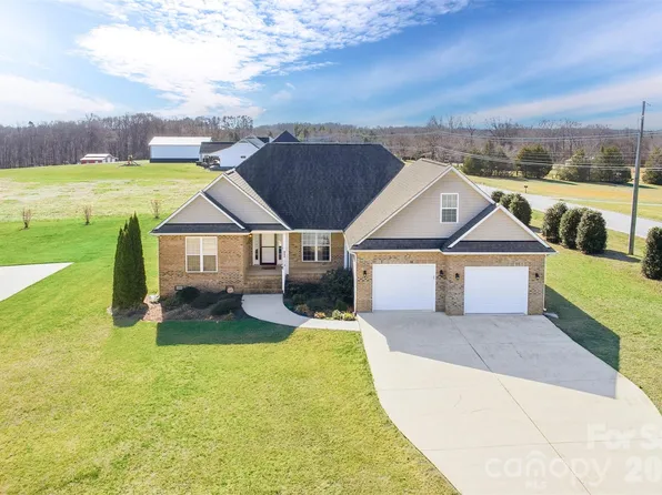 884 Clear Creek Cir, Lincolnton, NC 28092