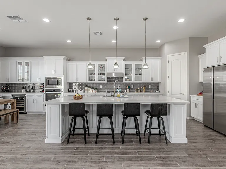 1342 E Milada Dr — Photo 2