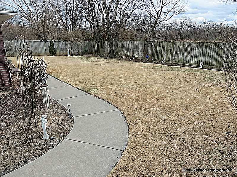 1st image of 804 E Sandlewood Dr