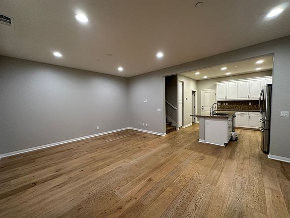 4th image of 15983 Parkview Loop