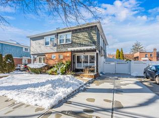 4542 216th St, Bayside, NY 11361