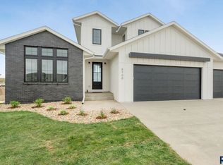 6700 E Roddel Cir, Circle Sioux Falls, SD 57110