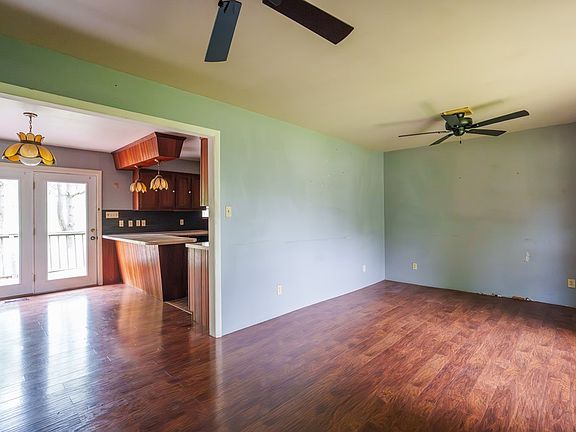 2nd image of 405 Dogleg Dr