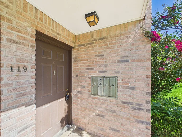 119 Frederick Rd — Photo 4