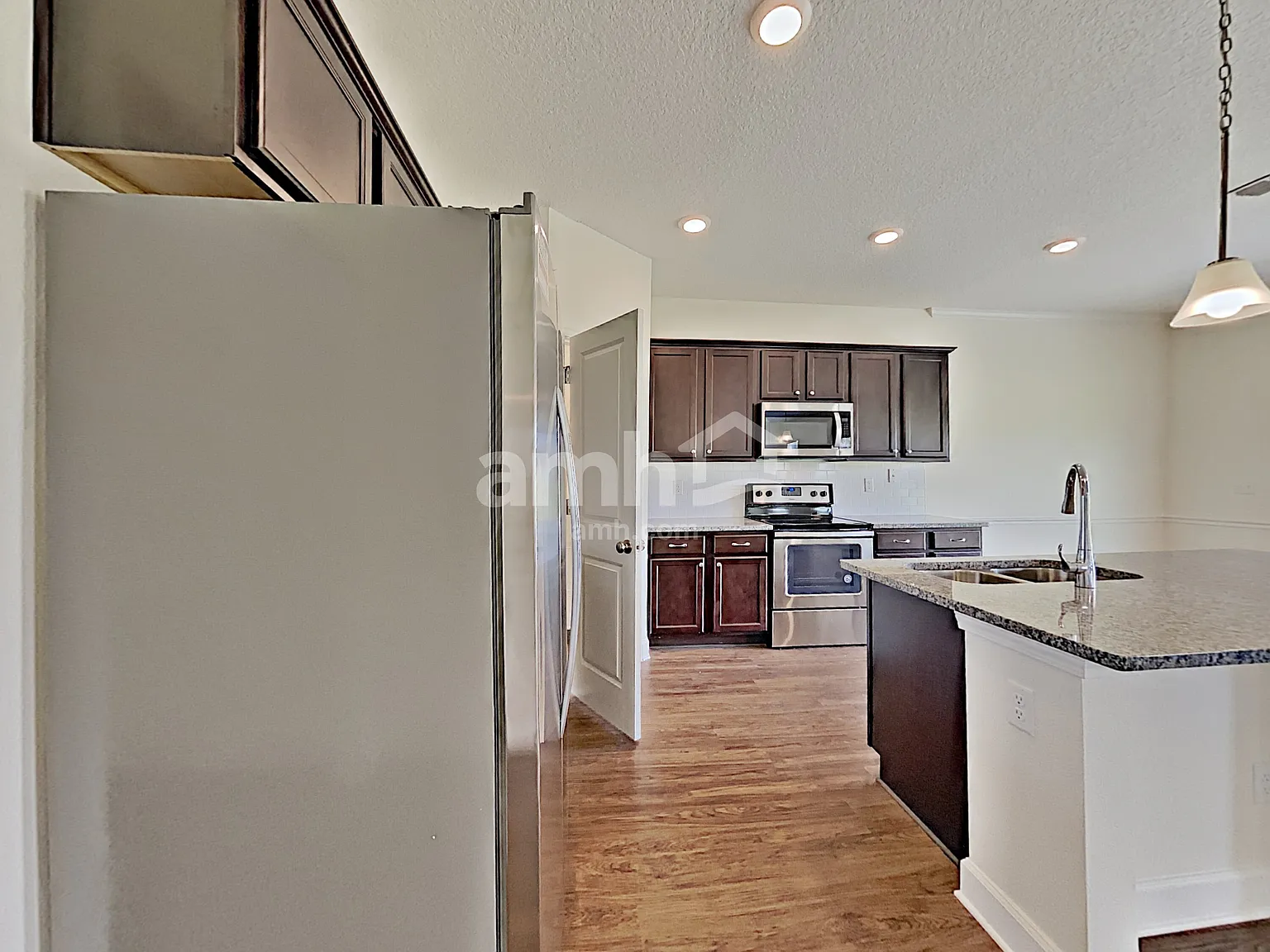 4 bed, 2.5 bath, 2309 sqft, $2,485 — Photo 4