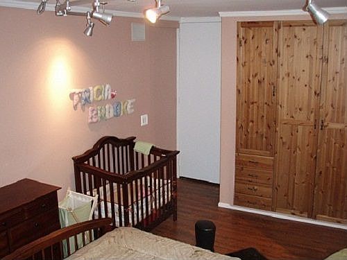 Bedroom (alternate view)