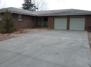 1424 University Dr, Manhattan, KS 66502