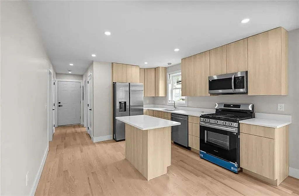 3 bed, 1200 sqft, $2,800 — Photo 1