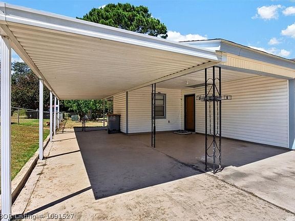 3rd image of 636 Angela Cir