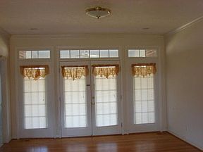3rd image of 1109 Oakridge Blvd